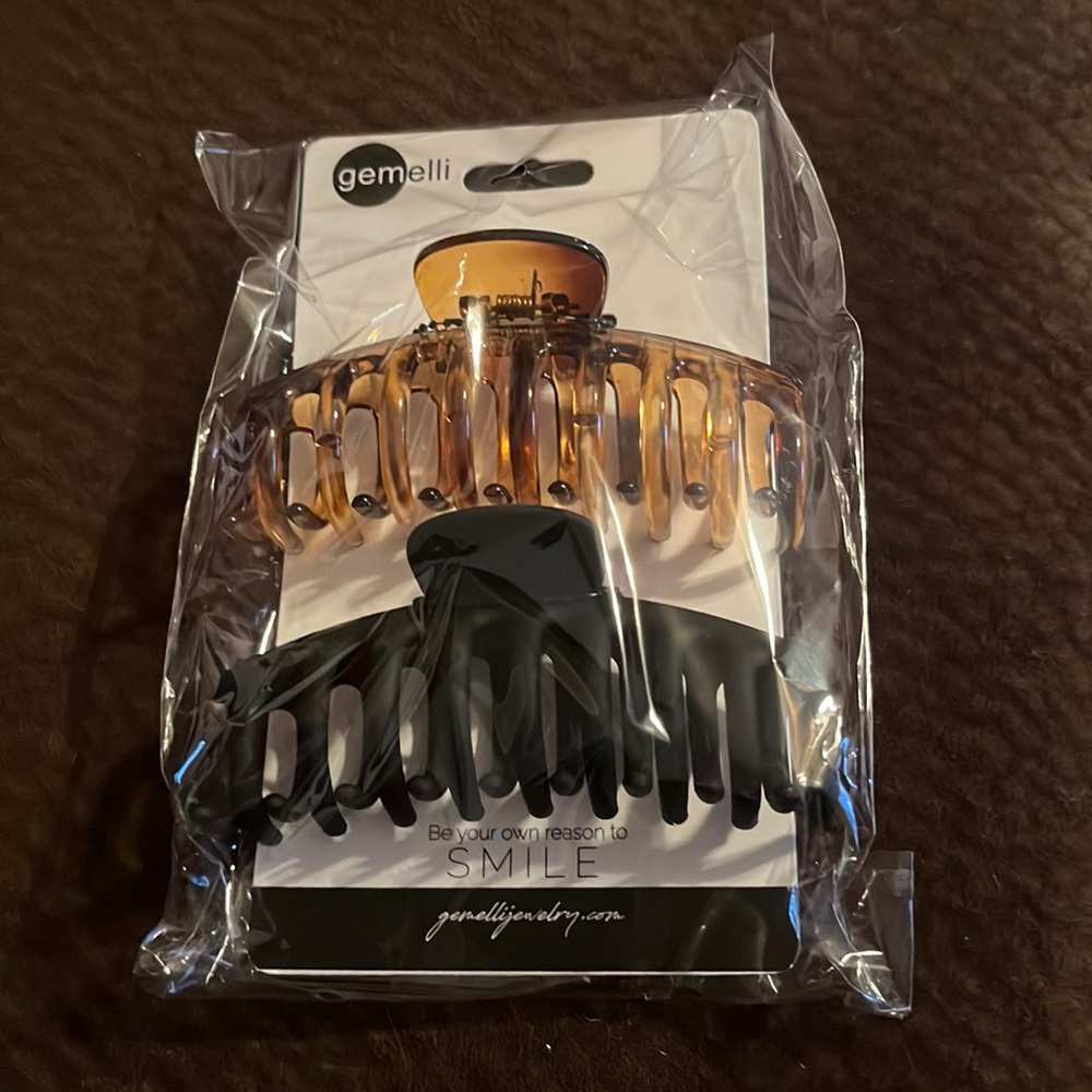 NWOT set of two claw clips